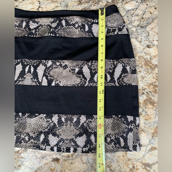 Alberto Makali Python print short skirt zip up SZ 14 like new business attitre - Picture 4 of 7